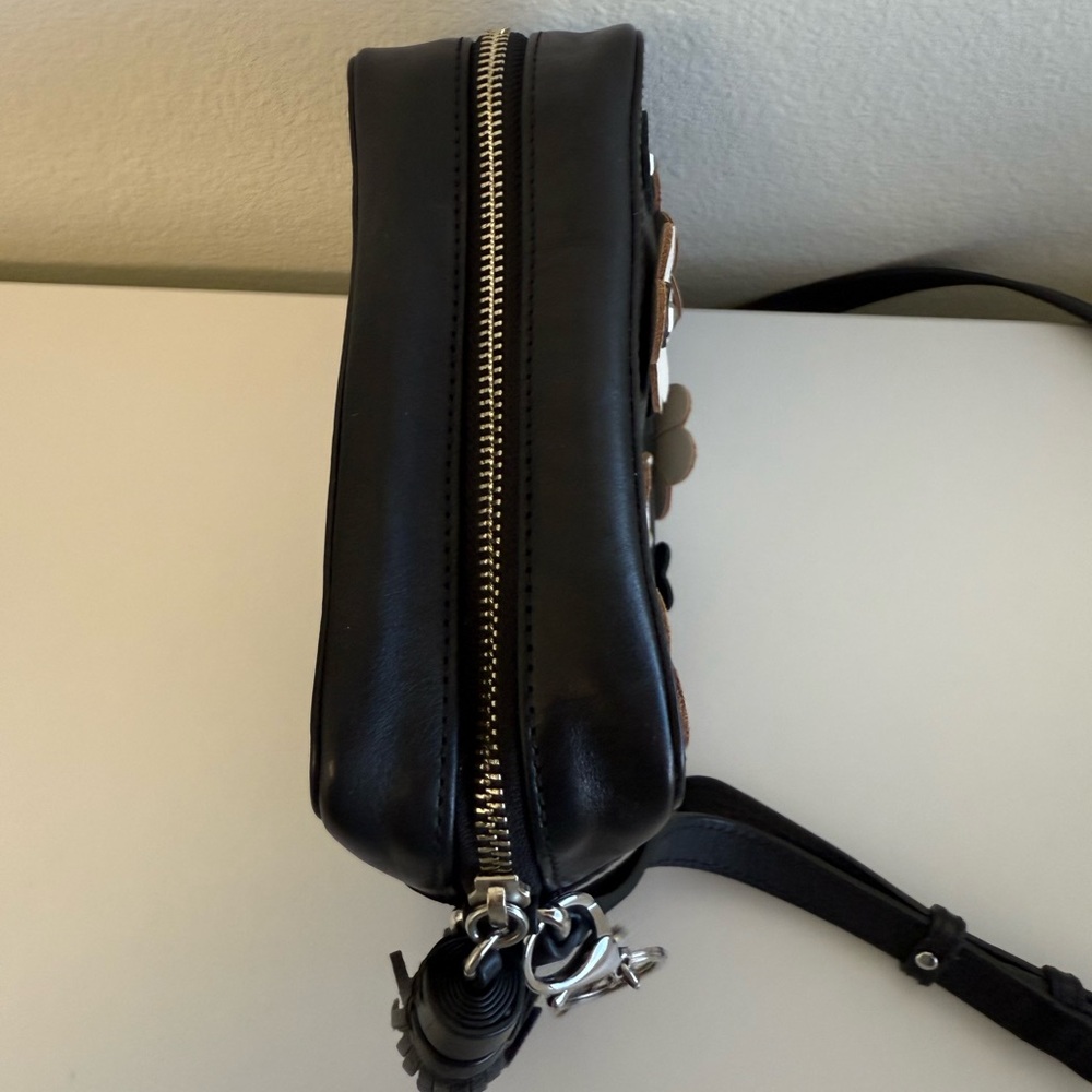 Rebecca Minkoff Crossbody Purse Bag Camera
Floral Appliqué Tassel Pull Tab Charm - Picture 7 of 11